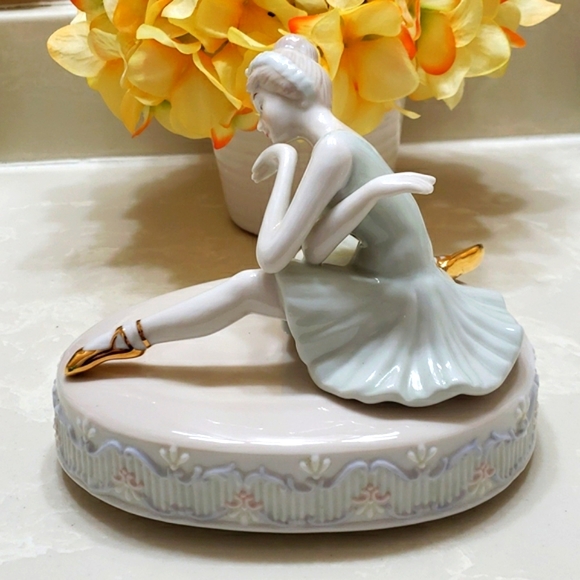 Collectible Porcelain Light Green, Gold, Ballerina, Music Box - Picture 7 of 11